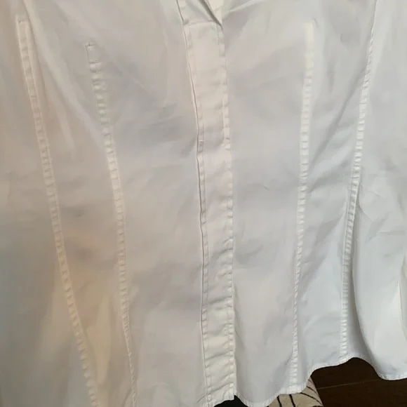 BOSS SESY, CUTE, BEAUTIFUL, FLATTERING BLOSE - Picture 2 of 16